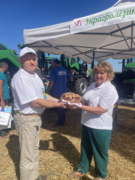 03 – 04 вересня 2025 року у м. Вінниця відбулася  агропромислова виставка «ДЕНЬ ПОЛЯ АГРО-ВІННИЦЯ».  Компанія «Украгролізинг» разом з багаторічним партнером – ТОВ «СТ-ПРОЗОРО» прийняла активну участь у даному заході.   На Дні поля були представлені: сільськогосподарська техніка, обладнання та запасні частини, альтернативні джерела енергії; агротранспорт та логістика; точне землеробство; насіння та ЗЗР.