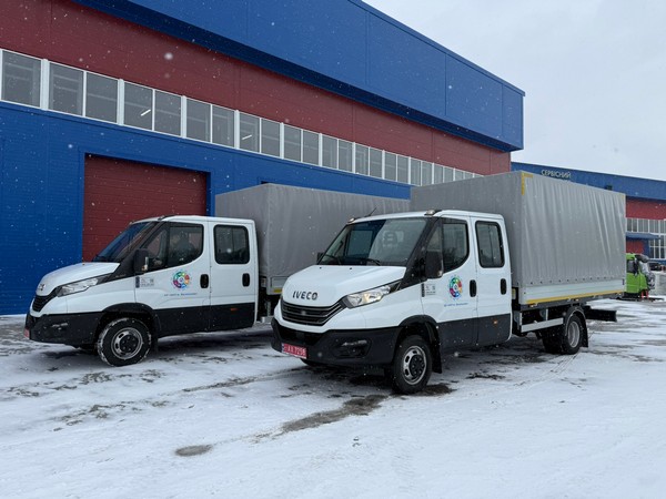 Полтавською філією Національної акціонерної компанії «Украгролізинг» 25 грудня 2025 р. поставлено на умовах фінансового лізингу КП “ККП м. Василькова” Київської області два вантажні бортові тентовані автомобілі АТВ – 8/1 на шасі IVECO Daily