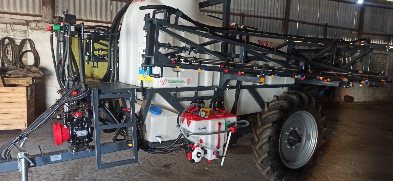 19 березня поточного року Вінницька філія Національної акціонерної компанії “Украгролізинг” передала на умовах фінансового лізингу обприскувач “Богдан 250-М” Приватному підприємству “Сільськогосподарське підприємство “Агрошляхбуд” селища Оратів, Вінницького району, Вінницької області